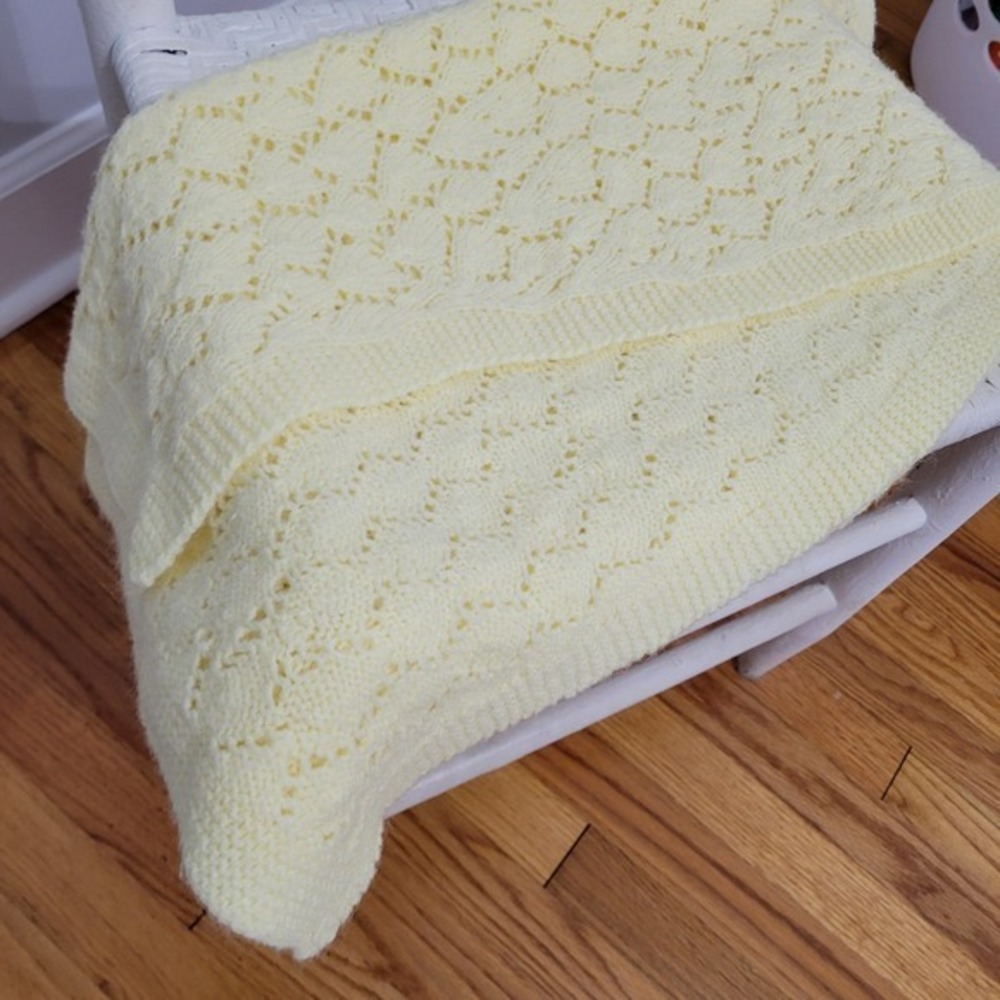 Handmade Yellow Unisex Baby Blanket Knitted Shell Pattern Intricate Unique Gift - Picture 6 of 6